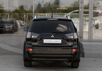 Подержанный автомобиль Mitsubishi Outlander 2008 года (6 фото)
