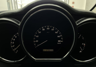 Подержанный автомобиль Toyota Harrier 2003 года (10 фото)