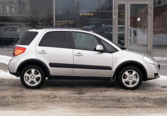 Подержанный автомобиль Suzuki SX4 Hatchback 2013 года (4 фото)