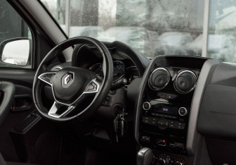 Подержанный автомобиль Renault Duster 2020 года (10 фото)