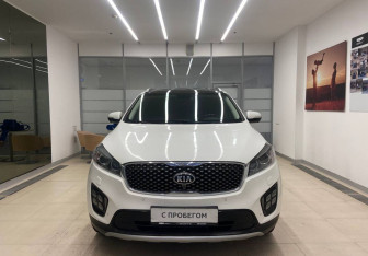 Подержанный автомобиль Kia Sorento 2016 года (3 фото)