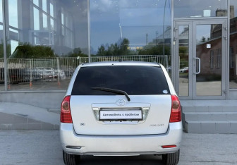 Подержанный автомобиль Toyota Corolla Wagon 2004 года (6 фото)