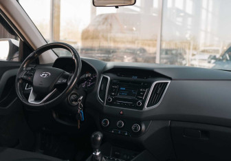 Подержанный автомобиль Hyundai Creta 2019 года (10 фото)