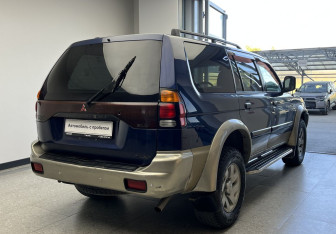 Подержанный автомобиль Mitsubishi Montero Sport 2001 года (4 фото)