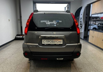 Подержанный автомобиль Nissan X-Trail 2010 года (5 фото)