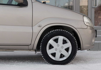 Подержанный автомобиль Suzuki Swift Hatchback 2004 года (9 фото)