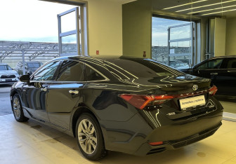 Подержанный автомобиль Toyota Avalon 2021 года (6 фото)