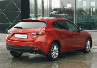 Подержанный автомобиль Mazda 3 Hatchback 2014 года (5 фото)