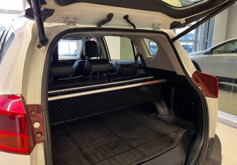 Подержанный автомобиль Toyota RAV4 2013 года (15 фото)