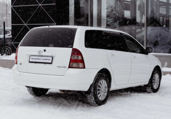 Подержанный автомобиль Toyota Corolla Wagon 2002 года (5 фото)