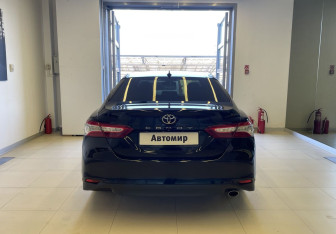Подержанный автомобиль Toyota Camry Sedan 2019 года (5 фото)