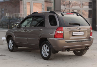Подержанный автомобиль Kia Sportage 2008 года (7 фото)