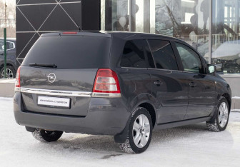Подержанный автомобиль Opel Zafira Compactvan 2011 года (5 фото)