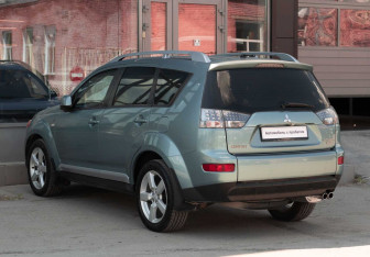 Подержанный автомобиль Mitsubishi Outlander 2007 года (7 фото)