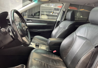 Подержанный автомобиль Subaru Legacy Wagon 2010 года (8 фото)