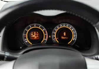 Подержанный автомобиль Toyota Corolla Sedan 2013 года (13 фото)