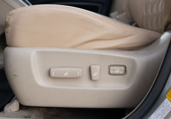 Подержанный автомобиль Toyota Highlander 2002 года (17 фото)