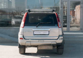 Подержанный автомобиль Nissan X-Trail 2001 года (6 фото)