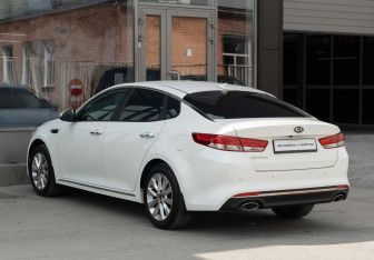 Подержанный автомобиль Kia Optima Sedan 2017 года (7 фото)