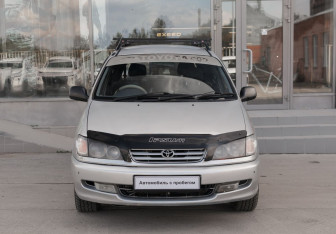 Подержанный автомобиль Toyota Ipsum 1996 года (2 фото)
