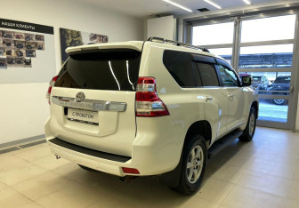 Подержанный автомобиль Toyota Land Cruiser Prado 2015 года (5 фото)