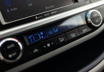 Подержанный автомобиль Toyota Highlander 2018 года (15 фото)