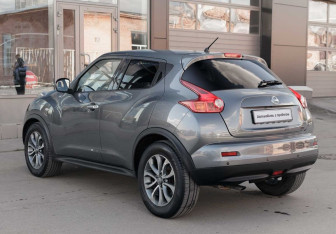 Подержанный автомобиль Nissan Juke 2013 года (7 фото)