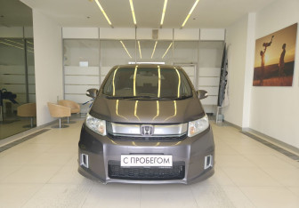 Подержанный автомобиль Honda Freed 2014 года (2 фото)