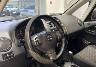 Подержанный автомобиль Suzuki SX4 Hatchback 2009 года (11 фото)