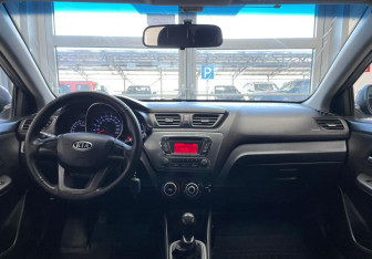 Подержанный автомобиль Kia Rio Hatchback 2012 года (11 фото)