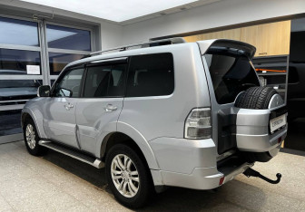 Подержанный автомобиль Mitsubishi Pajero 2012 года (7 фото)