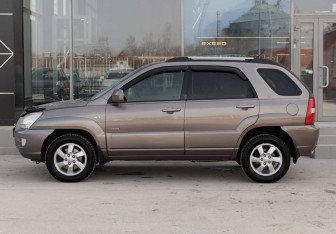 Подержанный автомобиль Kia Sportage 2008 года (8 фото)
