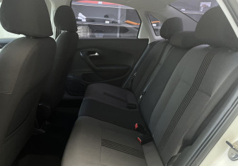 Подержанный автомобиль Volkswagen Polo Sedan 2016 года (14 фото)