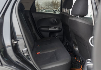 Подержанный автомобиль Nissan Juke 2011 года (18 фото)