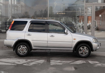 Подержанный автомобиль Honda CR-V 2001 года (4 фото)
