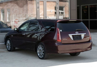 Подержанный автомобиль Toyota Mark II Wagon 2002 года (7 фото)