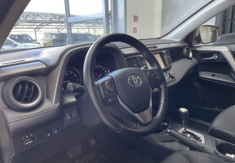 Подержанный автомобиль Toyota RAV4 2017 года (7 фото)