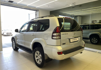 Подержанный автомобиль Toyota Land Cruiser Prado 2008 года (6 фото)