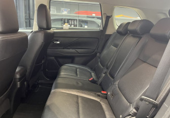 Подержанный автомобиль Mitsubishi Outlander 2018 года (14 фото)