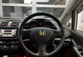 Подержанный автомобиль Honda Partner 2007 года (11 фото)