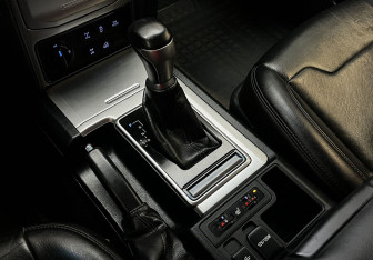 Подержанный автомобиль Toyota Land Cruiser Prado 2020 года (12 фото)