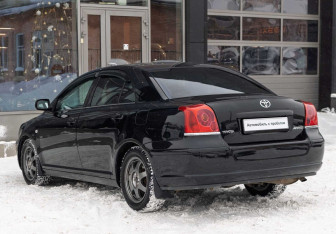 Подержанный автомобиль Toyota Avensis Sedan 2005 года (7 фото)