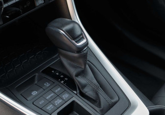 Подержанный автомобиль Toyota RAV4 2020 года (15 фото)