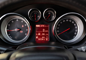 Подержанный автомобиль Opel Insignia Liftback 2014 года (12 фото)