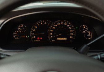 Подержанный автомобиль Toyota Sequoia 2004 года (12 фото)