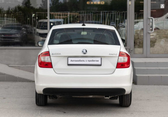 Подержанный автомобиль Skoda Rapid Liftback 2017 года (6 фото)