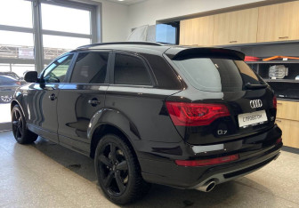 Подержанный автомобиль Audi Q7 2010 года (7 фото)