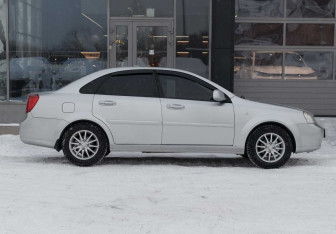 Подержанный автомобиль Chevrolet Lacetti Sedan 2012 года (4 фото)