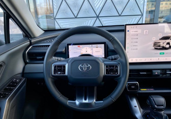 Новый Toyota RAV4 2025 (20 фото)