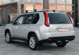 Подержанный автомобиль Nissan X-Trail 2012 года (7 фото)